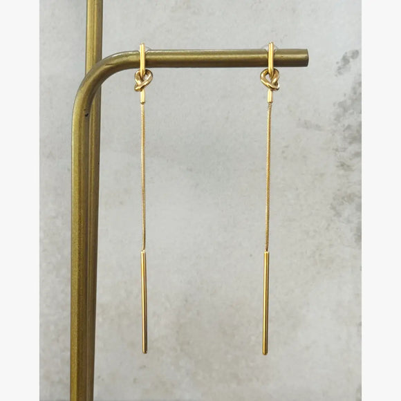 Minimal Knot Detailed Dangle Earrings 