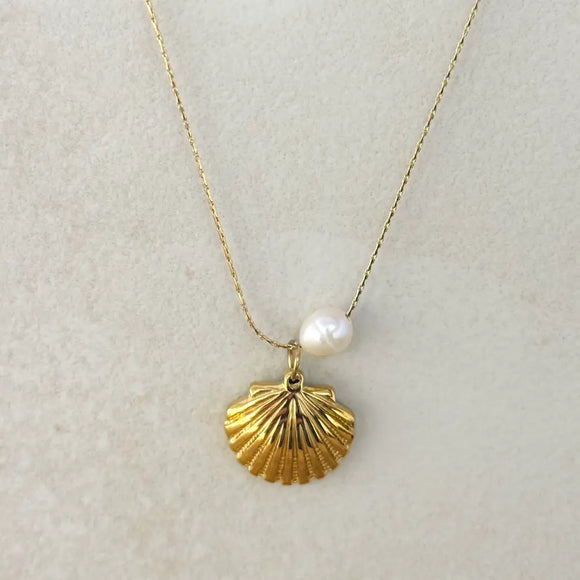 Seashell Summer Necklace w Pearl Detail