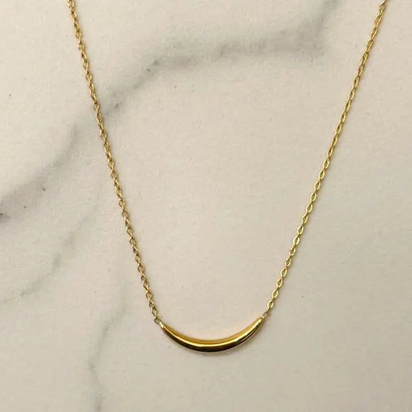 Minimal Arc Necklace 